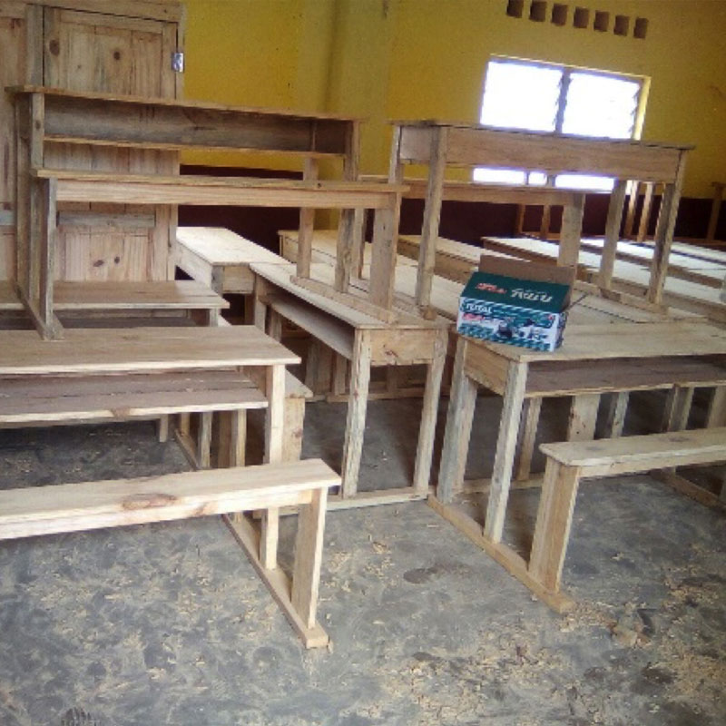 Tables-banc pour les deux classes de 6ème