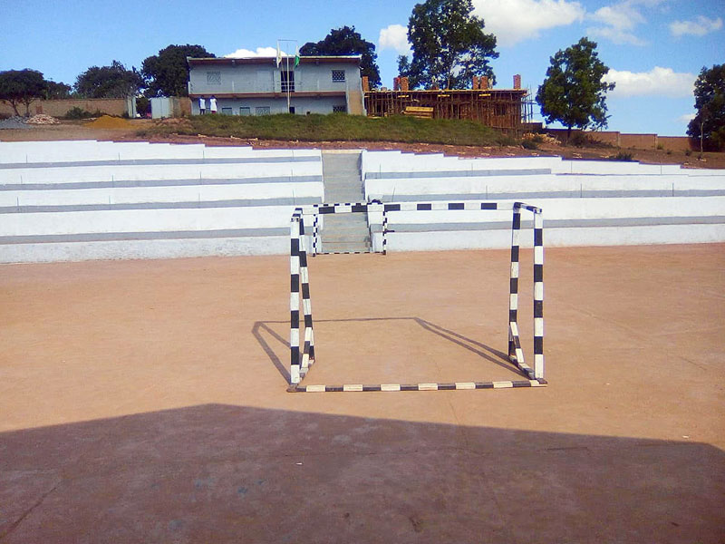 Construction des gradins du terrain de sport